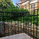 Old Town Center Apartment