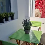 Old Town Center Apartment *